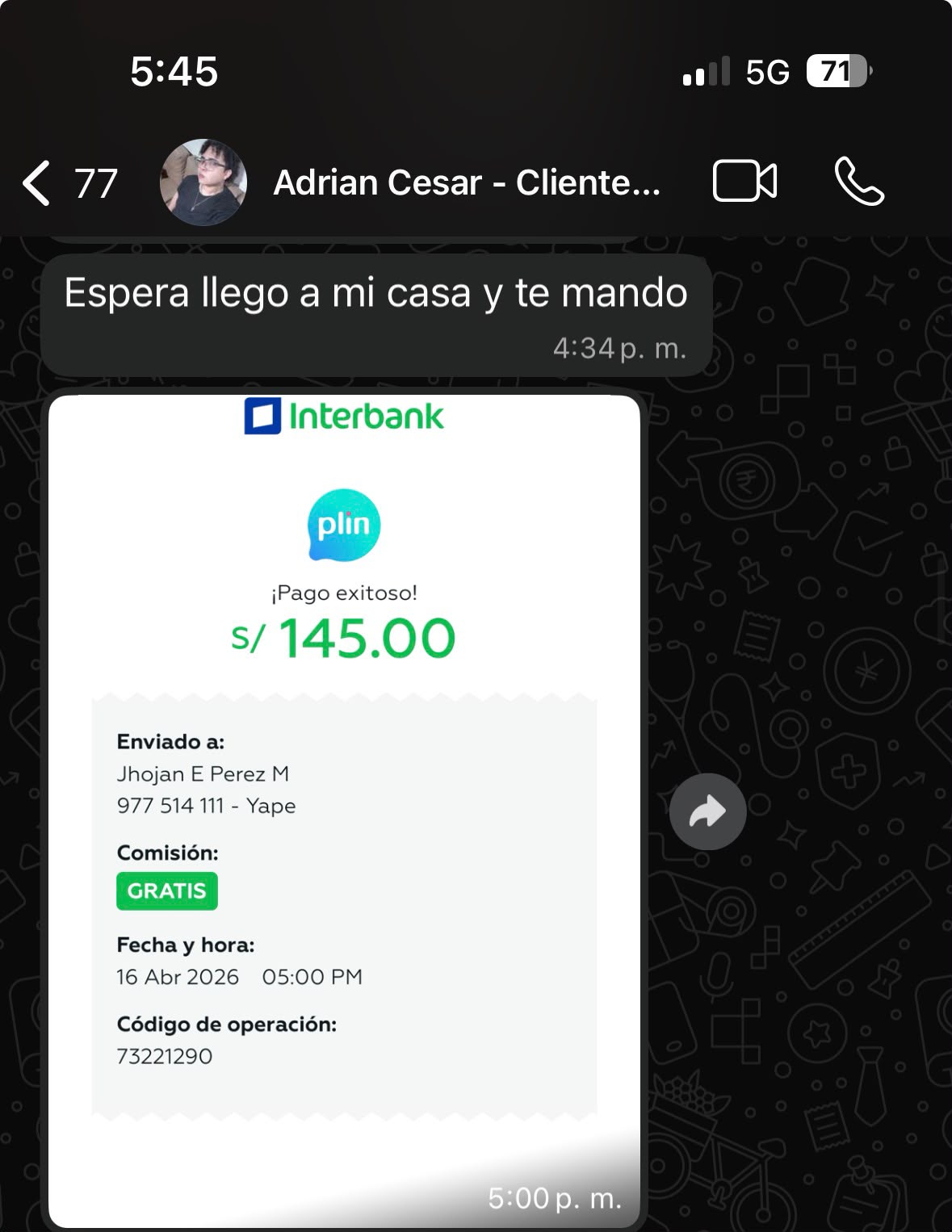 Cliente compartiendo su experiencia con Your Essence